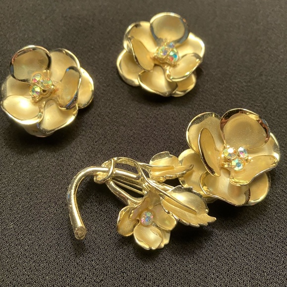 Jewelry - 1950’s vintage brooch and earrings